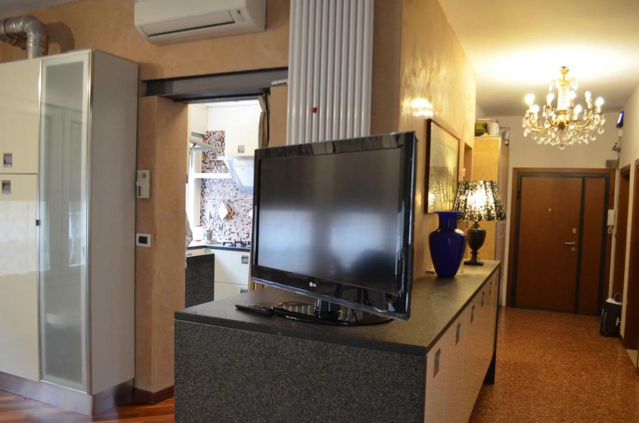 Casa-Mia Apartment เมสเตร ภายนอก รูปภาพ